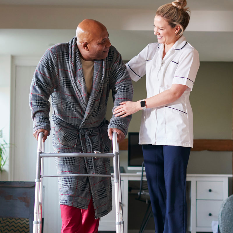 Senior Personal Care aide with elderly client in Cincinnati
